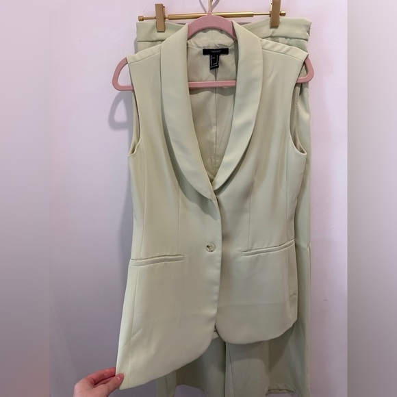 Forever 21 sage green Pants & vest set size small NWT - Picture 1 of 17